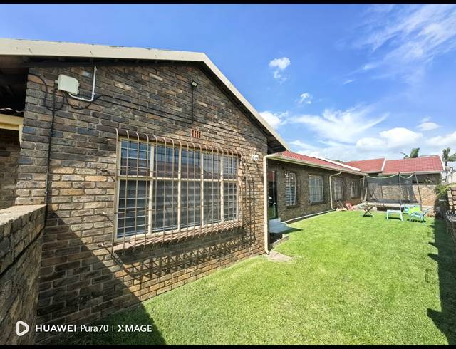 3 BEDROOM APARTMENT FOR SALE IN BIRCHLEIGH NORTH